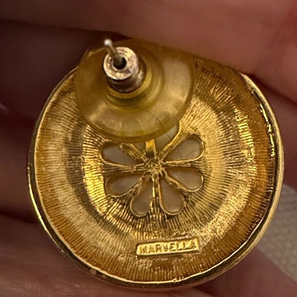 Marvella Signed Mid Century Faux Pearl & Black Enamel Post Button Earrings. - Picture 3 of 5